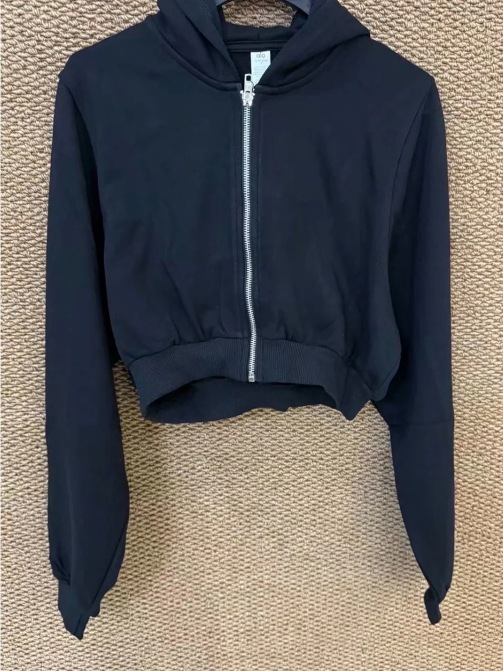 Alo Yoga Cropped Zipper Hoodie in Black Size small full zipper nwt